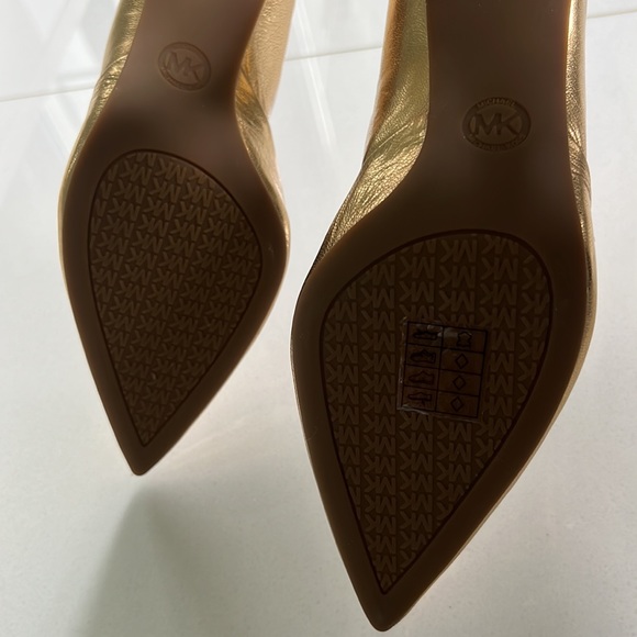 Michael Kors, US size 8.5, pale gold heels/pumps. - Picture 5 of 6